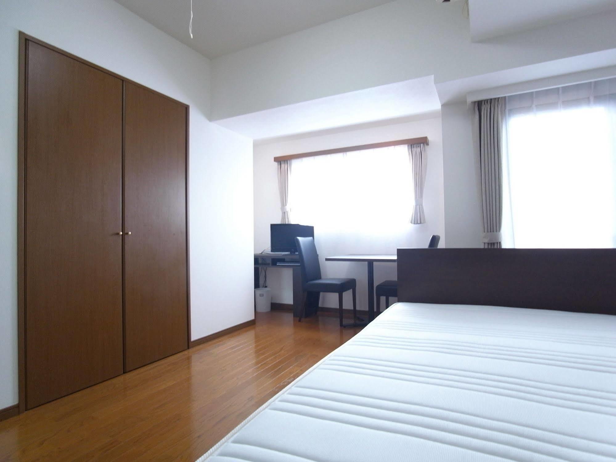 Palace Studio Shinjuku Parkside Токио Экстерьер фото
