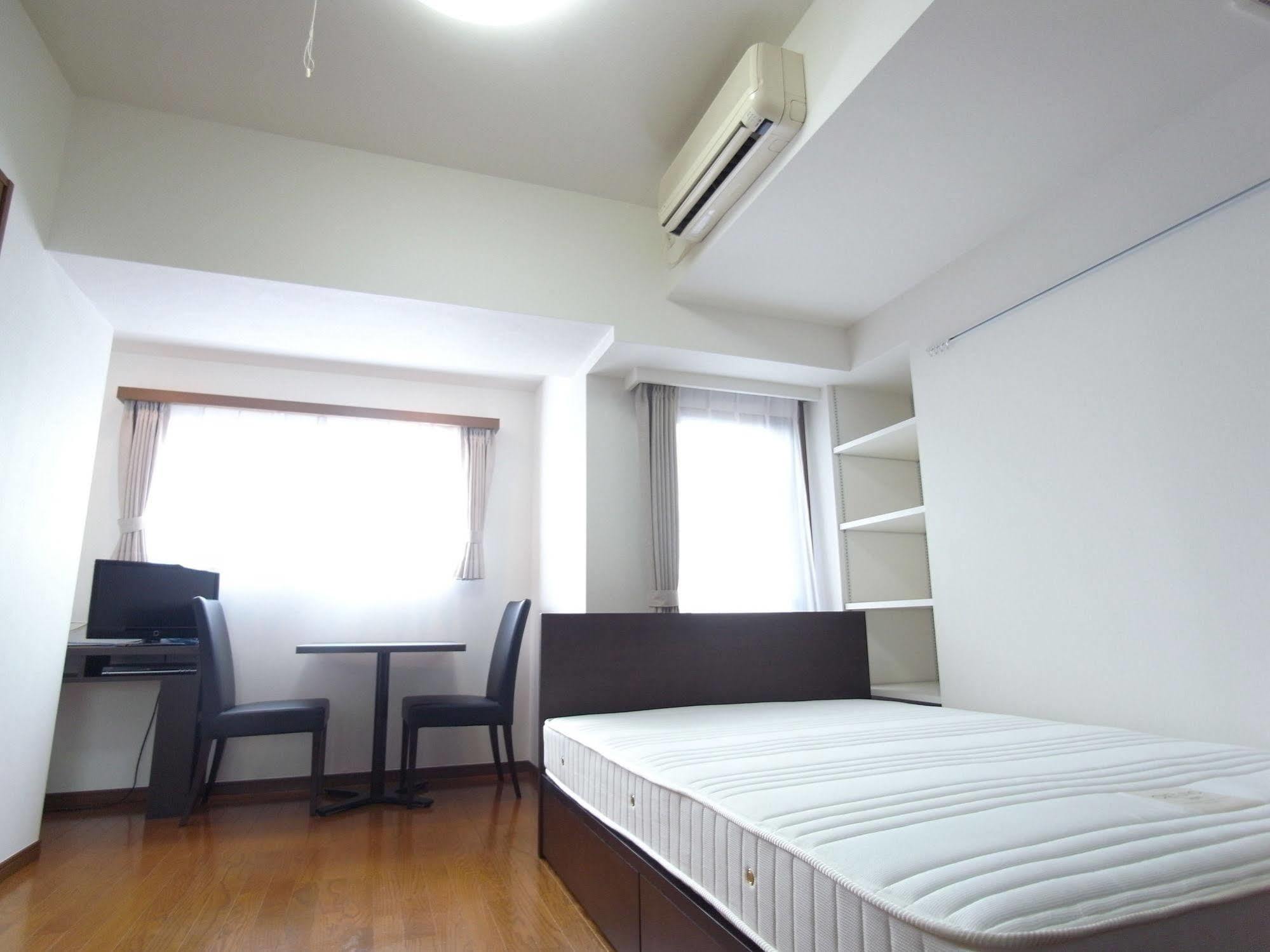 Palace Studio Shinjuku Parkside Токио Экстерьер фото